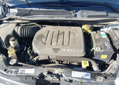 2016 Chrysler Town & Country Touring z USA, uszkodzony, nr VIN 2C4RC1BG7GR259700